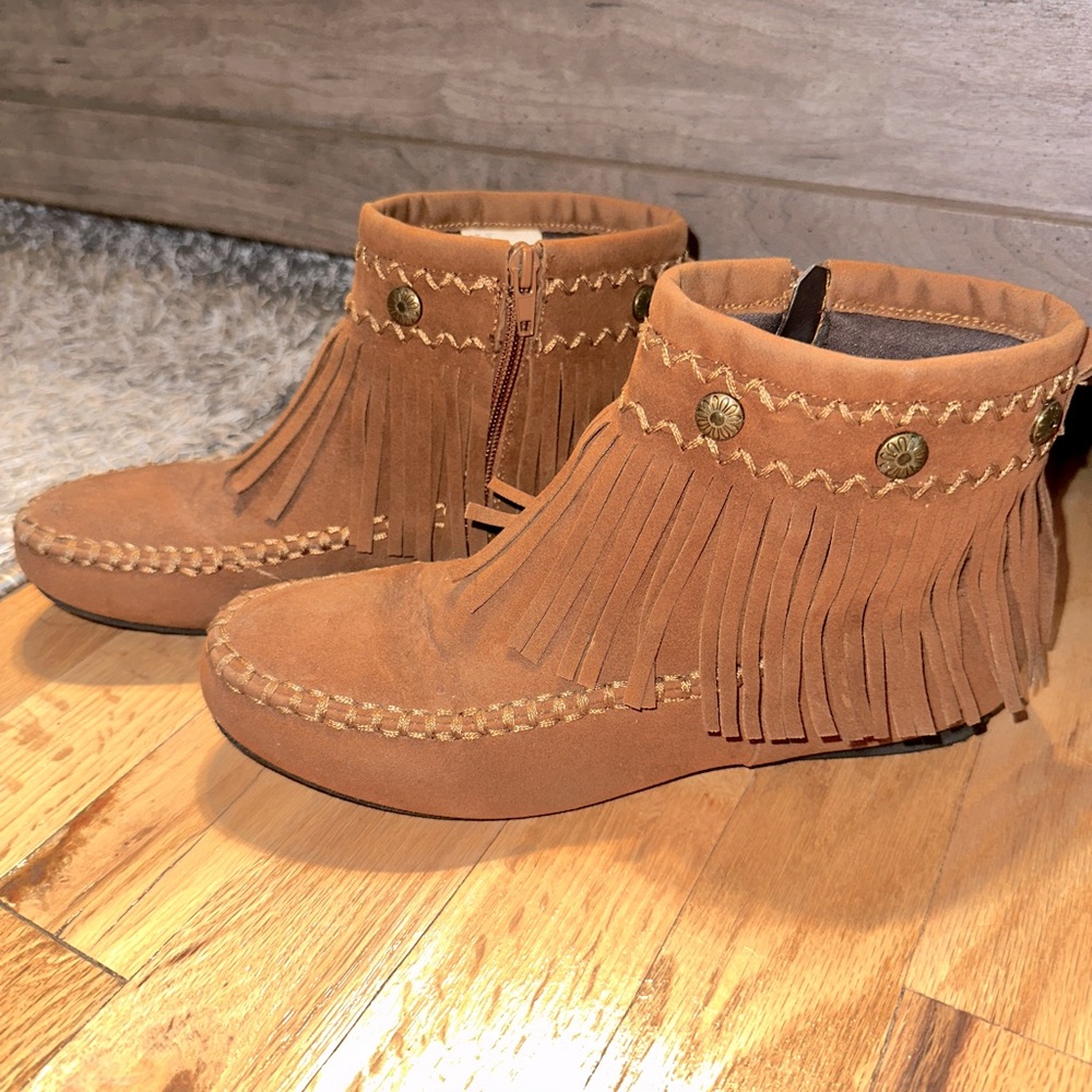 Hotcakes ankle fringe boots size 7